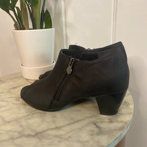 Munro Luisa Black Suede Peep Toe Booties - Picture 5 of 7